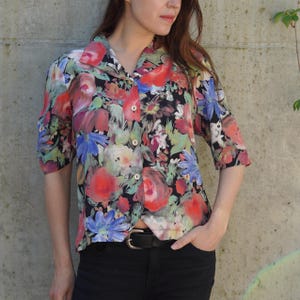 Camicetta estiva floreale da donna vintage / Camicetta abbottonata a maniche corte floreale da donna anni &#39;90 / Camicetta Reichart / Camicetta ampia anni &#39;90 / Camicetta casual da giorno
