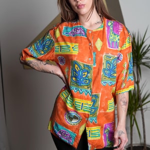 90s Colourful Jungle Pattern Blouse / Vintage Woman Orange Tribal Summer Top / Short Sleeve Loose Fit Blouse / 90s Button Up Blouse