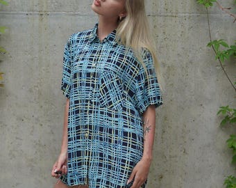 Blusa xadrez vintage: camisa de manga curta preta, verde e azul dos anos 90