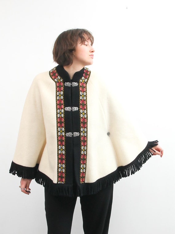 Vintage 70s Norwegian Cape / Scandinavian Fjord Fa