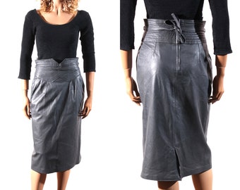 gray leather skirt outfit