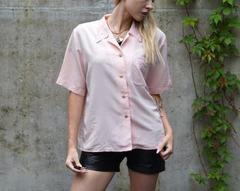 Vintage jaren 90 geborduurde lichtroze blouse: losse pasvorm met korte mouwen