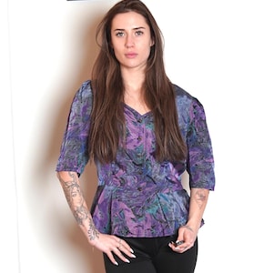 Vintage 80s Purple Abstract Peplum Blouse/ Button Down Sweetheart Top with Padded Shoulders M / Vintage Floral Pattern Top Fitted Waist