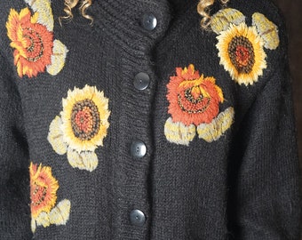 Bibo Cardigan / Vintage Women Black Floral Embroidered