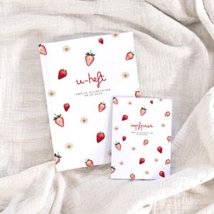Personalisierte U-Heft Hülle & Impfpasshülle mit Erdbeeren und Gänseblümchen AMELIE – Geschenk zur Geburt für Mädchen, Umschlag Vorsorgeheft