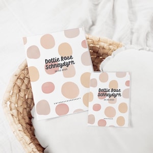 DOTTIE ROSE – Personalisierte U-Heft & Impfpass Hülle mit rosanen Punkten, minimalistisch und stilvoll für Mädchen, Geschenk zur Geburt