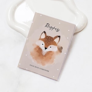 Reisepasshülle Baby & Kind personalisiert – FUCHS BEIGE – Hülle für Kinderreisepass – Reiseaccessoire für kleine Abenteurer, Reisen mit Baby