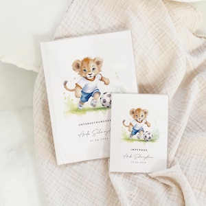 Set U-Heft und Impfpass personalisiert ARDA, Geschenk zur Geburt, Schutzhülle mit Namen, Geschenkidee für Neugeborene, Fussball, Löwe