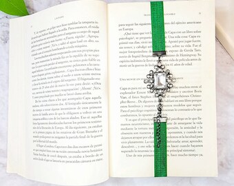 Elastic bookmark, adjustable, green.