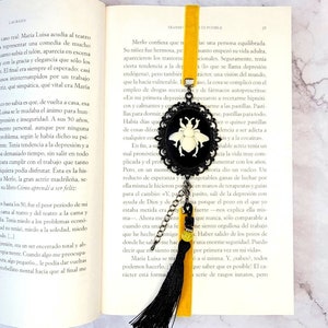 Elastic bookmark, adjustable,cameo,velvet elastic, bee,tassel.
