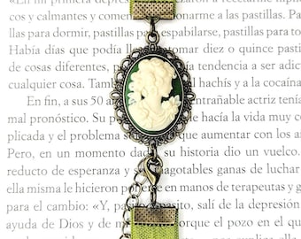 Elastic bookmark,adjustable, vintage style,cameo,green.