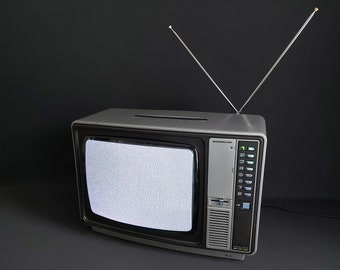 Nordmende Color 1400 Vintage di un televisore a tubo catodico del 1983