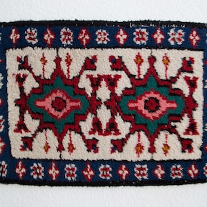 North African carpet, Oriental, Persian, 65 x 42 cm / 25.59 x 16.53 in