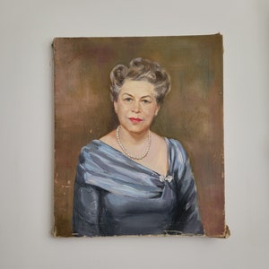 Zauberhaftes Portrait in einem blau silbrigen Gewand