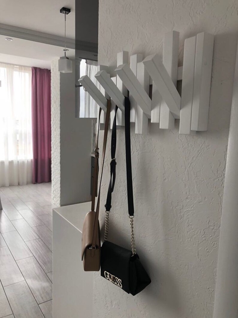 Colgador de pared para ropa Pequeño abrigo negro mueble | Etsy