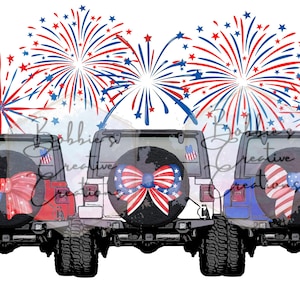 Könnte beinhalten: Illustration von drei roten, weißen und blauen Jeep SUVs, jeweils mit einer Reserveradabdeckung mit einem patriotischen Bogendesign. Feuerwerk explodiert im Hintergrund, mit roten, weißen und blauen Sternen.