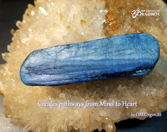 Blue Kyanite / All Chakras Alignment / Throat & Third Eye Chakras / Creates pathways from Mind to Heart