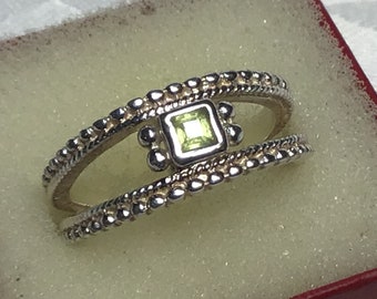 Sterling silver ring with peripine stone Silver ring with faceted peridot