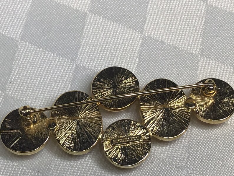Splendid brooch and gold metal earrings with faux round and oval beads. De Richelieu