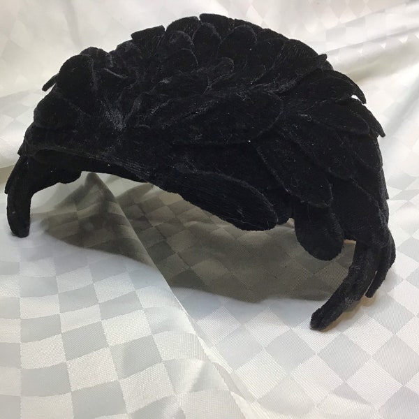 Fifties. Beautiful half black velvet hat in the shape of petals or leaves. Classic in those years.