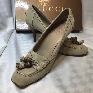 Gucci. Stunning sand-colored suede loafer-style pumps with carved bamboo bead tassels. Size 7B