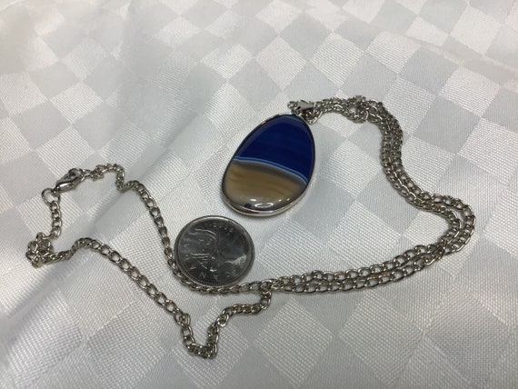 Très joli collier chaîne argentée avec pendentif … - image 6