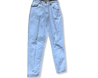 Vintage High Waisted White Lee Jeans. Size 28 x 28 Made in USA