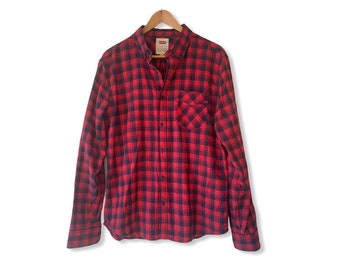 Levis Red Vintage Plaid Shirt . 100 % Cotton, Size Medium