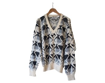 Suéter de cuello en V estilo preppy vintage... Suéter retro gris y negro de los años 90. Suéter unisex con cuello en V geométrico London Fog. Fabricado en EE. UU. Talla extragrande