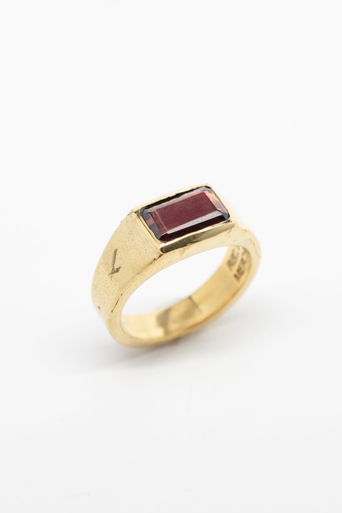 Garnet Signet Ring 18K Gold Vermeil – Handcrafted Unisex Gemstone Ring, Vintage-Inspired Statement Jewelry, Bold Gold Band for Him & Her