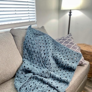 Handmade Ocean Blue Crochet Throw Blanket – Soft Wave Pattern Lap Blanket, Coastal Home Decor, Cozy Sofa Throw