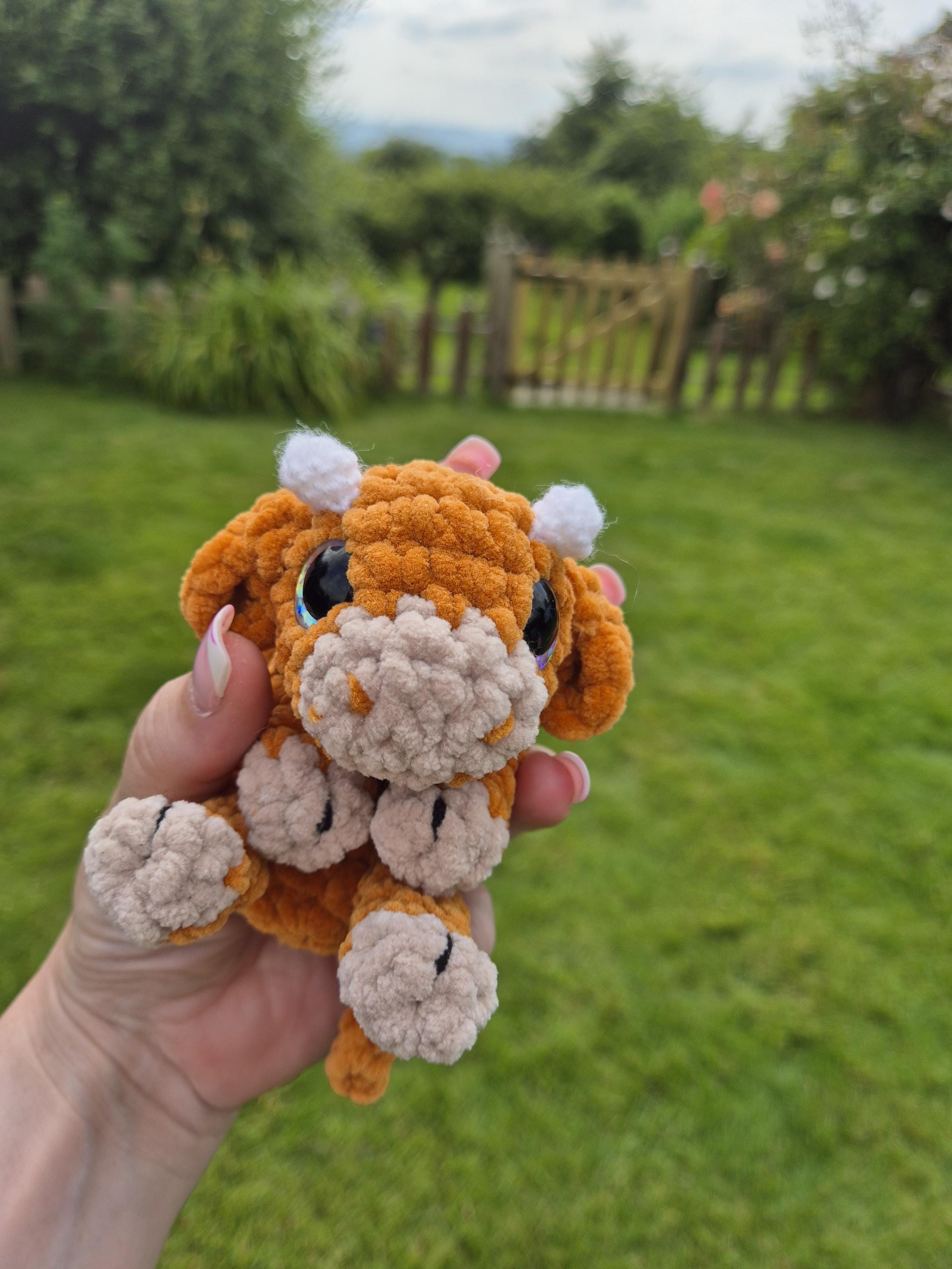 Mini Moos The Palm Sized Snugglers crochet pattern amigurumi digital download cows jersey highland holstein friesian - Thumbnail 3
