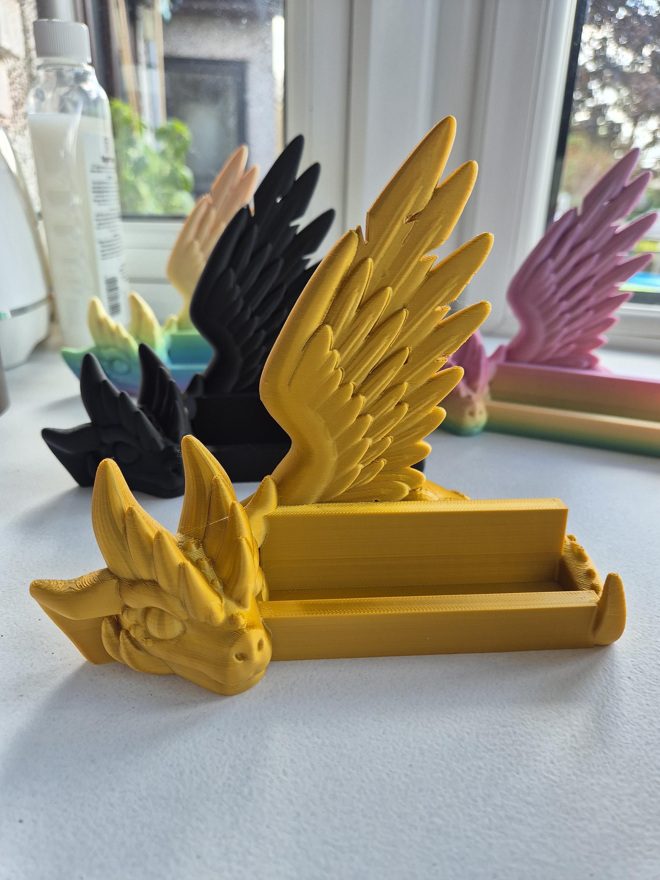 Dragon shaped business card holder 3d printed rainbow - Thumbnail 5