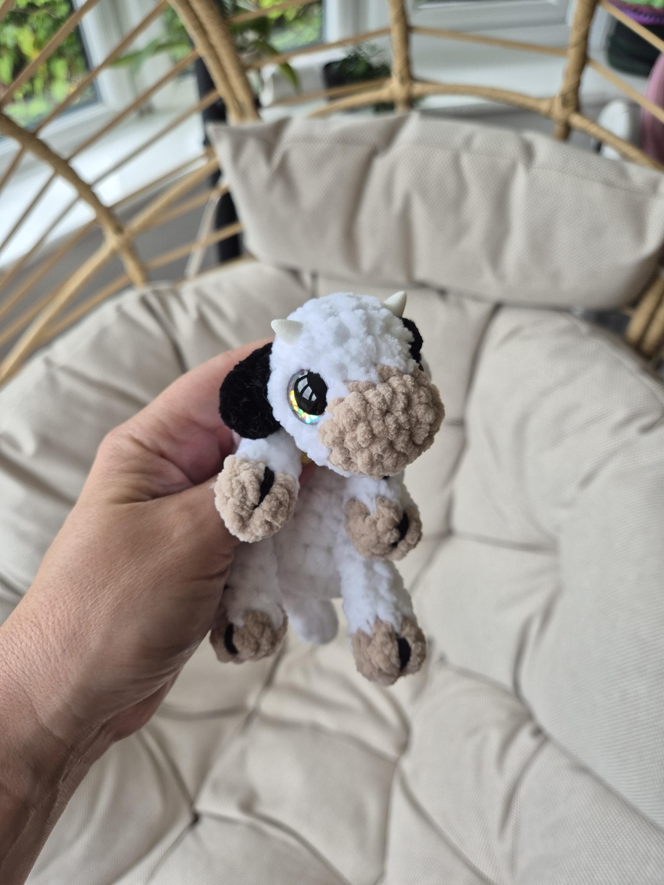 Mini Moos The Palm Sized Snugglers crochet pattern amigurumi digital download cows jersey highland holstein friesian - Thumbnail 4
