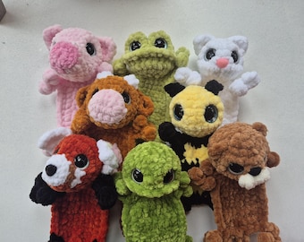Pocket Pets pack 1 - gehäkelte Amigurumi 8 Muster roter Panda Frosch Schwein Kuh Katze Schildkröte Otter Hummel Biene Sinnes Spielzeug zappeln
