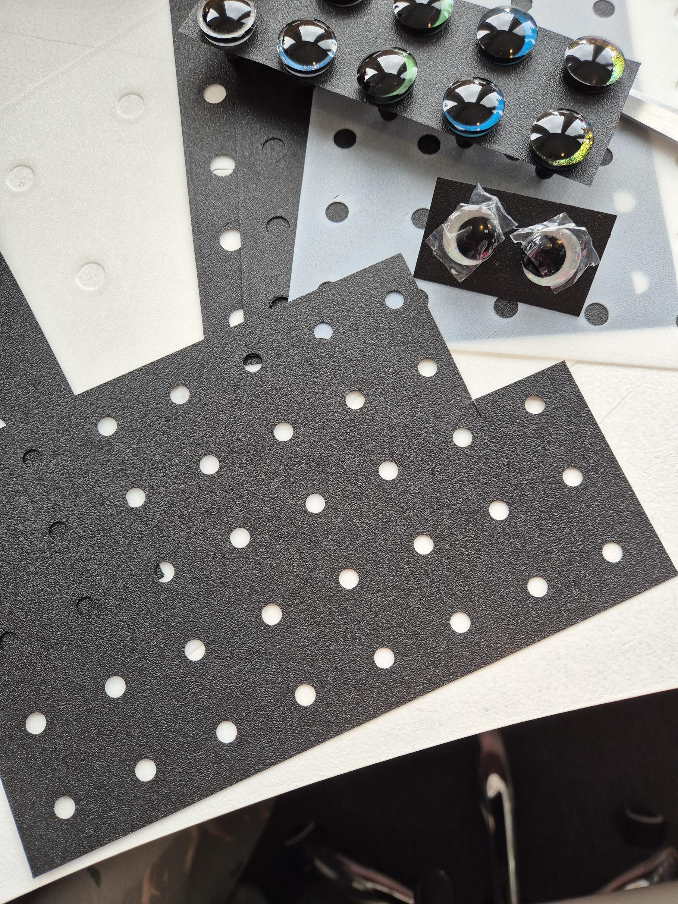 Safety eye holders packaging storage sinker crochet handpainted 3d printed - Thumbnail 3