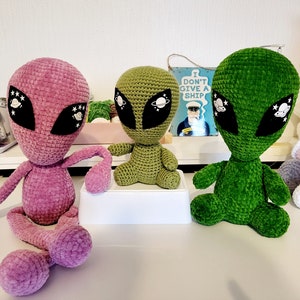 Alien 2 in 1 crochet pattern PDF digital download amigurumi space