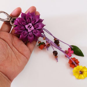 Charm fleur en cuir véritable Porte-clés Sac à main sac à main rose bleu violet fait main Charm fleur en cuir véritable Porte-clés Sac à main sac à main rose bleu violet fait main