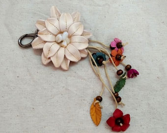 Ivoly Lederblumen Schlüsselanhänger: Handgemachte Taschenanhänger
