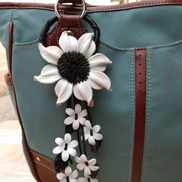 Flower Daisy White Keychain Cuir Genuine Bag Charm, Floral Hook Real Leather Purse Charm, Handbag Zipper Charm Accessoires