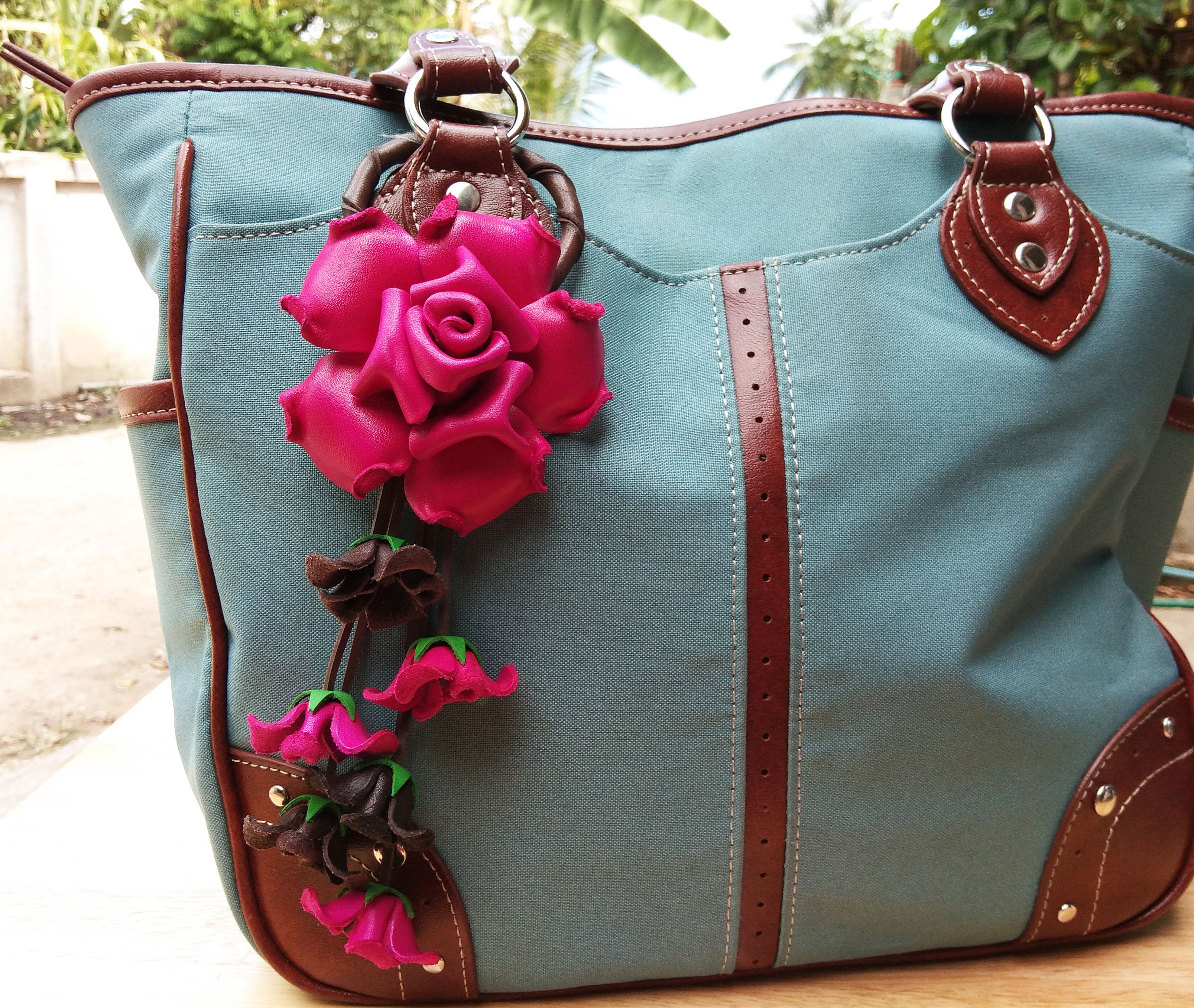 Vdaxvme Portachiavi a forma di tulipano in lega di pelle PU bel design elegante portachiavi fiore per chiavi zaini regalo regalo in pelle PU, a, Taglia unica