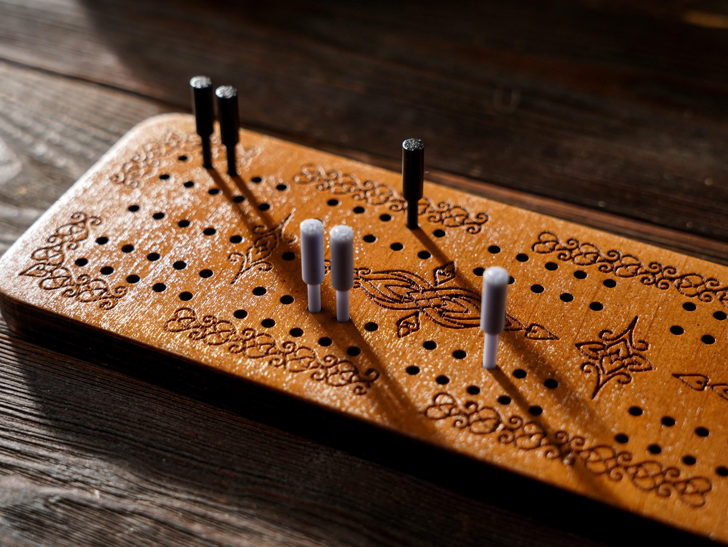 Cribbage board game, cribbage board, travel cribbage, board game, traditional board game,  two-player strategy game, ancient board game