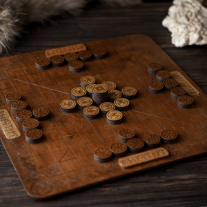 Juego de mesa hecho a mano Hnefatafl HELM OF AWE, colección Hnefatafl, tablero de ajedrez vikingo antiguo, juego histórico del norte, variaciones de Hnefatafl