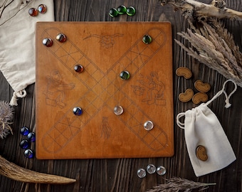 Patolli board game, ancient american board game, aztecan board game