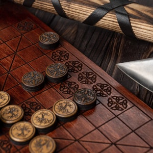 Hnefatafl Jormungandr viking chess, two-player celtic game, jormungandr symbol, authentic board game, wooden board game, game collection
