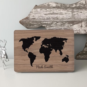 Housse de Macbook carte du monde, habillage en bois personnalisé pour MacBook, habillage de Macbook avec nom personnalisé, sticker bois MacBook Pro, housse de MacBook respectueuse de l'environnement