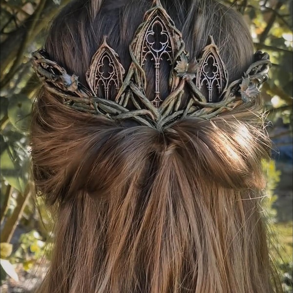 Corona trasera de ruinas góticas – Diseño de enredaderas de bosque
