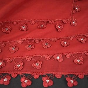 Blumen roter Baumwollschal, Baumwollstickerei-Schal wickeln, Baumwollschal, rotes Baumwoll-Foulard-Accessoire, Blumen-Türkisch-Oya, Frauen-Geschenke