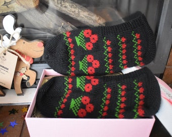 Vegan Socks, Flower Knitted Slippers, Red Knitted socks, Turkish socks, Turkish patik, Turkish slippers, Handknit gift women