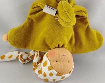 Peluche con cappello a punta - bambola di pezza in stile Waldorf